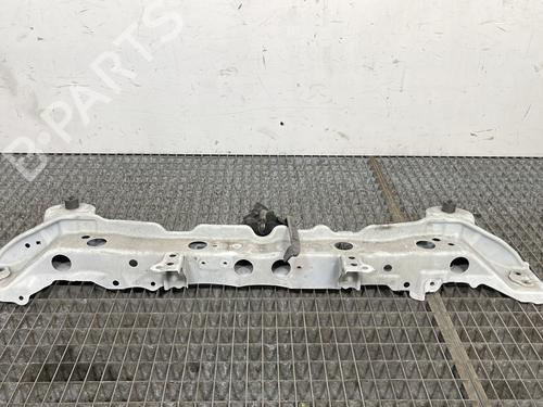 Used Crossmember TOYOTA YARIS (_P13_) 1.5 Hybrid (NHP130_, NHP130) (101 hp) 28487478