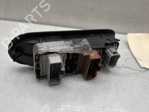Used Left front window switch Left front window switch RENAULT SCÉNIC II (JM0/1_) 1.5 dCi (JM1E, JM16) (106 hp) 33238445 33238445