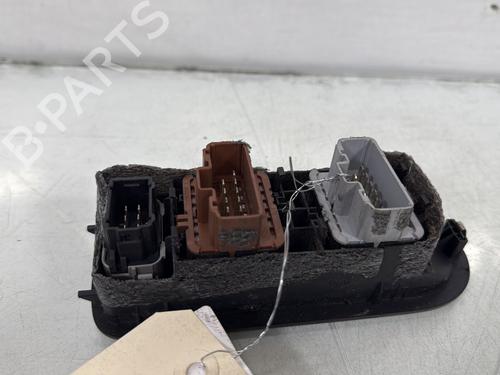 Used Left front window switch Left front window switch RENAULT MEGANE II (BM0/1_, CM0/1_) 1.6 16V (BM0C, CM0C) (113 hp) 33174962 33174962