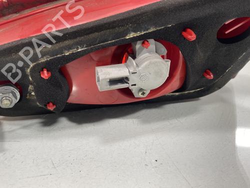 Used Left tailgate light Left tailgate light ALFA ROMEO 147 (937_) 1.9 JTD 16V (937.AXG1B, 937.BXG1B) (126 hp) 21960586 21960586
