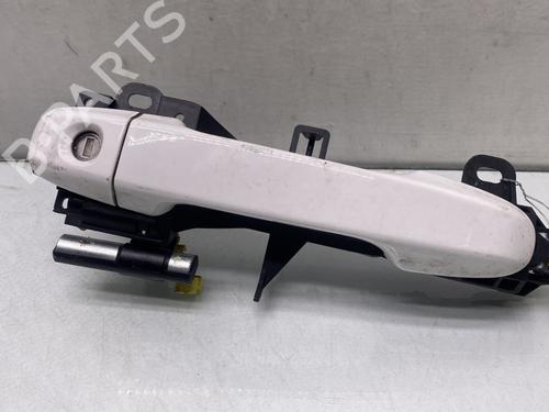 Used Front left exterior door handle TOYOTA YARIS (_P13_) 1.5 Hybrid (NHP130_, NHP130) (101 hp) 28704801