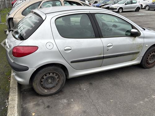 Left headlight PEUGEOT 206 Hatchback (2A/C) 2.0 HDI 90 | BP32263928C28 