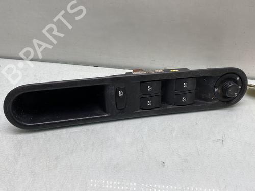 Used Left front window switch RENAULT ESPACE IV (JK0/1_) 2.2 dCi (JK0H) (150 hp) 31134786