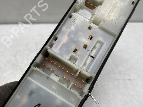 Left front window switch NISSAN NOTE (E12) 1.5 dCi | BP29841386I27