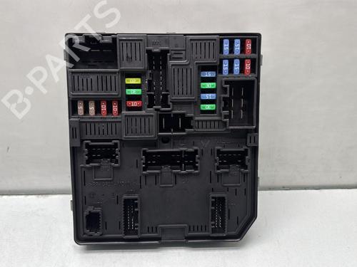 Sikringsdåse RENAULT MEGANE IV Hatchback (B9A/M/N_) 1.5 dCi 110 (B9A3) (110 hp) 30090592