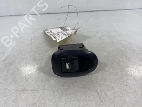 Used Right front window switch Right front window switch PEUGEOT 1007 (KM_) 1.4 (75 hp) 19977884 19977884