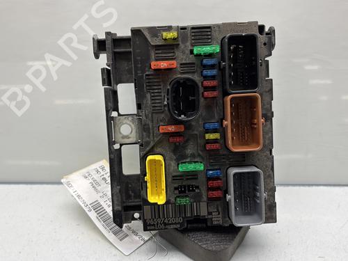 Used Fuse box PEUGEOT 307 (3A/C) 1.6 HDi (90 hp) 32063359