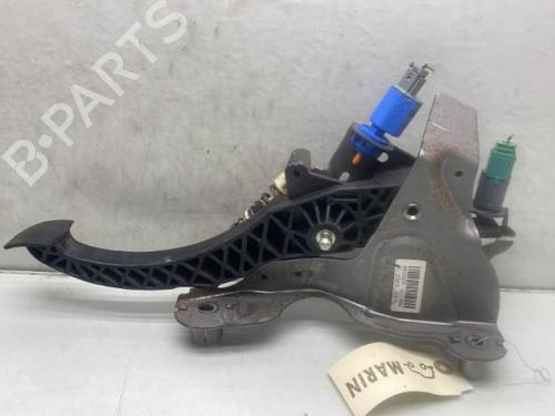 Used Clutch pedal RENAULT MEGANE III Grandtour (KZ0/1) 1.5 dCi (KZ09, KZ0D, KZ1G, KZ29, KZ14, KZ1W, KZ10, KZ1F,... (110 hp) 19991343