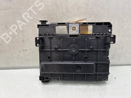 Used Fuse box Fuse box 37029067 37029067