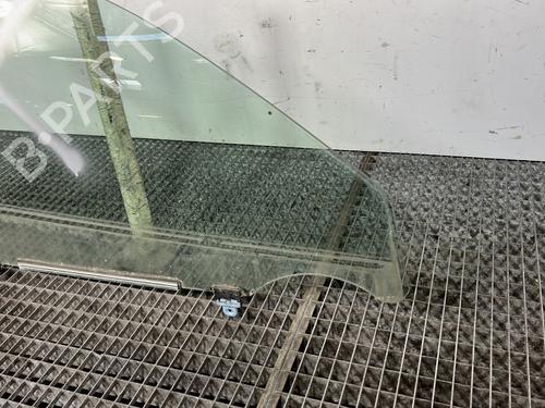 front-right-door-window-lexus-is-ii-_e2_-2005-2006-2007-2008-2009-2010-2011-2012-2013-26737604 main image