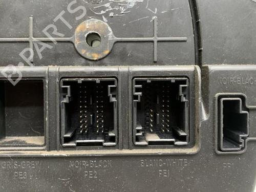 Used Fuse box RENAULT SCÉNIC II (JM0/1_) [2003-2010]  19953436