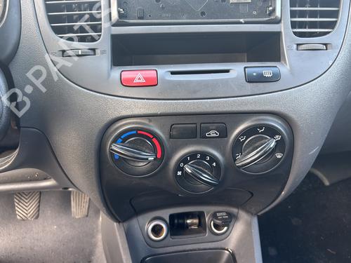 Szyba drzwi przednich lewych KIA RIO II (JB) 1.4 16V | BP30736195C18 