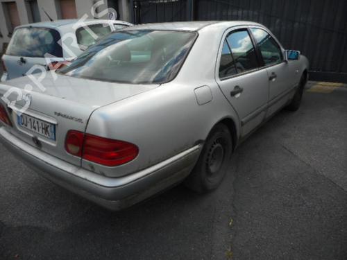 Front right window mechanism MERCEDES-BENZ E-CLASS (W210) E 290 Turbo-D (210.017) | BP20003495C23 