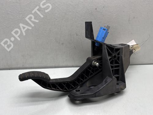 Used Clutch pedal RENAULT TWINGO III (BCM_, BCA_) 1.0 SCe 70 (BCMB) (69 hp) 28280640