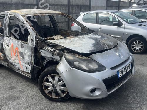 Right front fog light RENAULT CLIO III (BR0/1, CR0/1) 1.2 16V Hi-Flex (BR1U, CR1U) | BP30176914C31 