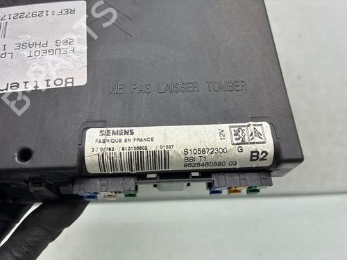 Used Fuse box Fuse box 37525404 37525404