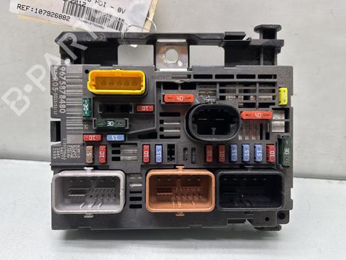 Used Fuse box PEUGEOT 308 I (4A_, 4C_) 1.6 HDi (92 hp) 28704855