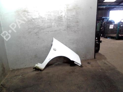 Używane Błotnik przedni prawy RENAULT CLIO II (BB_, CB_) 1.5 dCi (B/C2J) (68 hp) 30649131