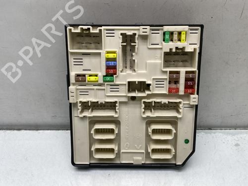 Used Fuse box RENAULT MASTER III Van (FV) 2.3 dCi 135 FWD (FV0N, FV08, FV06, FV00, FV1S) (136 hp) 31831265