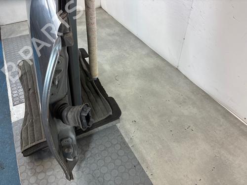 Used Right front door Right front door 39179591 39179591