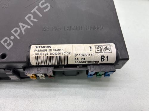 Used Fuse box Fuse box 38202353 38202353
