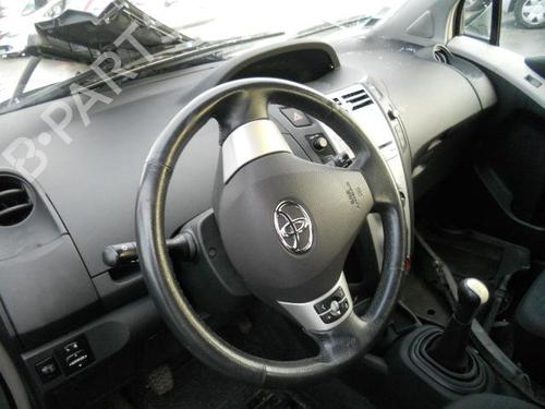 Venstre foran invendig håndtak TOYOTA YARIS (_P9_) 1.4 D-4D (NLP90_, NLP90R) | BP20019021I13 