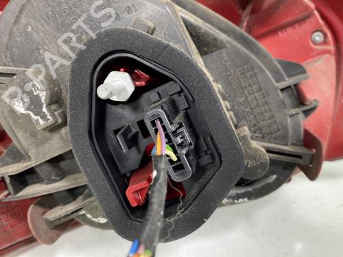 Right taillight PEUGEOT 208 I (CA_, CC_) 1.2 VTI 82 | BP27355967C35 