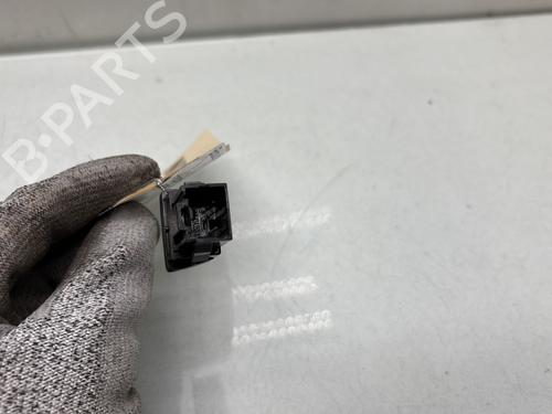 Used Warning switch Warning switch FORD PUMA (J2K, CF7) 1.0 EcoBoost mHEV (125 hp) 33204321 33204321