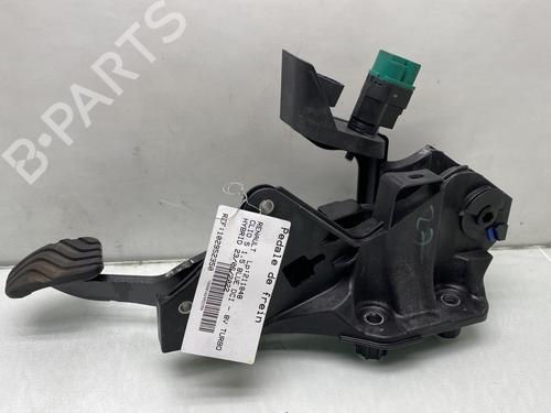 Used Break pedal RENAULT CLIO V (B7_) 1.5 Blue dCi 100 (B7AD) (101 hp) 25813815