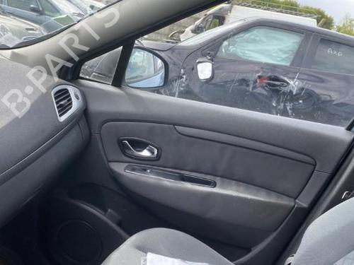 Fuse box RENAULT SCÉNIC III (JZ0/1_) 1.5 dCi | BP19967708E1 