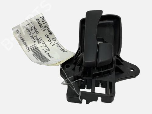 Used Front right interior door handle Front right interior door handle HYUNDAI i30 (FD) 1.6 CRDi (90 hp) 39996194 39996194
