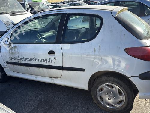 Fuse box PEUGEOT 206 Hatchback (2A/C) 1.4 HDi eco 70 | BP31646875E1