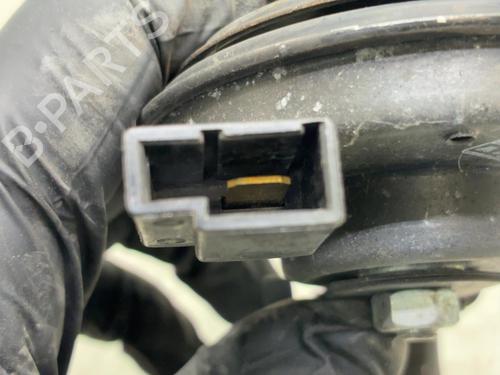 Used Horn Horn TOYOTA YARIS (_P13_) 1.5 Hybrid (NHP130_, NHP130) (101 hp) 39948226 39948226