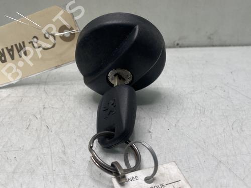 Used Fuel cap PEUGEOT 208 I (CA_, CC_) 1.2 VTI 82 (82 hp) 31379498