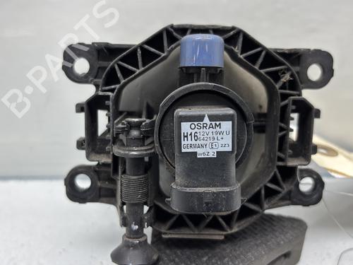 right-front-fog-light-renault-megane-iv-hatchback-b9amn_-2015-32230582 main image