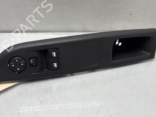 Used Left front window switch OPEL CORSA F (P2JO) 1.2 (68) (101 hp) 31354425