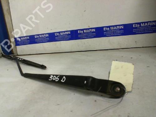 Used Front windshield wiper arm PEUGEOT 306 Hatchback (7A, 7C, N3, N5) [1993-2003]  20035536