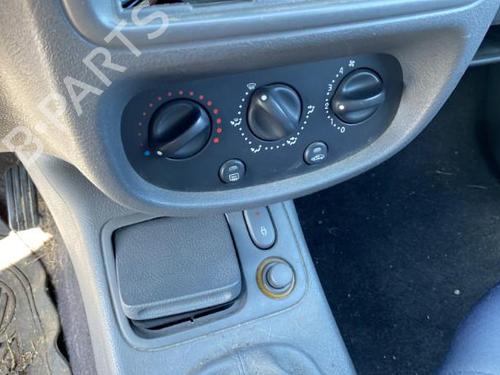 Éclairage de plaque d'immatriculation RENAULT CLIO II (BB_, CB_) 1.2 (BB0A, BB0F, BB10, BB1K, BB28, BB2D, BB2H, CB0A,... | BP30864049I40