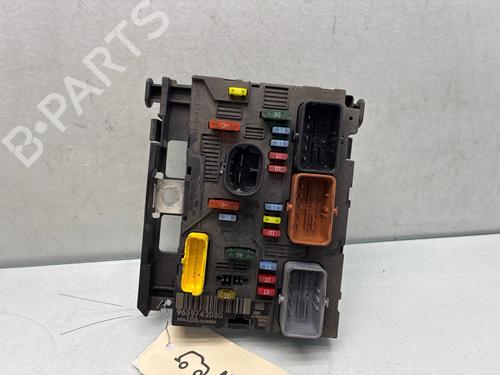 Used Fuse box Fuse box 38255931 38255931