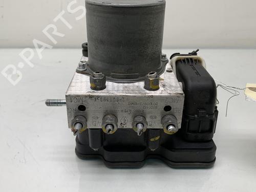 Used ABS pump RENAULT CLIO V (B7_) 1.5 Blue dCi 85 (B7AG) (86 hp) 21957612