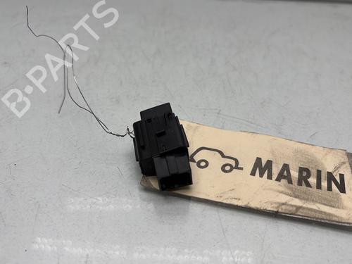 switch-audi-a4-b9-avant-8w5-8wd-2015-31331984 main image