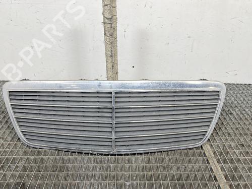 Used Grille MERCEDES-BENZ E-CLASS (W210) E 220 CDI (210.006) (143 hp) 29009957