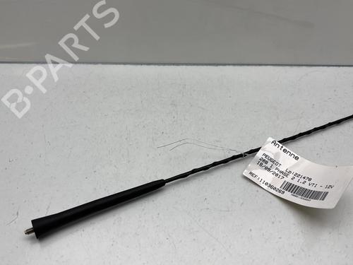 Antenne/Halterung für PEUGEOT 208 I (CA_, CC_) 1.2 VTI 82 (82 hp) 28282138