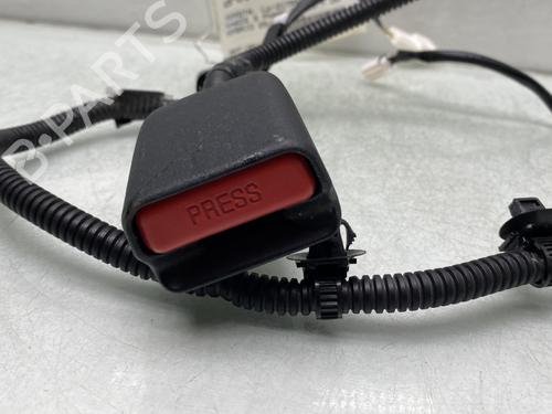 Used Seat buckle Seat buckle TOYOTA YARIS (_P13_) 1.5 Hybrid (NHP130_, NHP130) (101 hp) 21005175 21005175