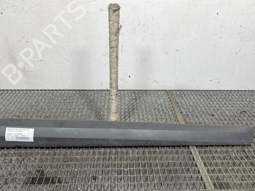 Used Door moulding trim RENAULT MEGANE III Grandtour (KZ0/1) 1.5 dCi (KZ09, KZ0D, KZ1G, KZ29, KZ14, KZ1W, KZ10, KZ1F,... (110 hp) 28281638