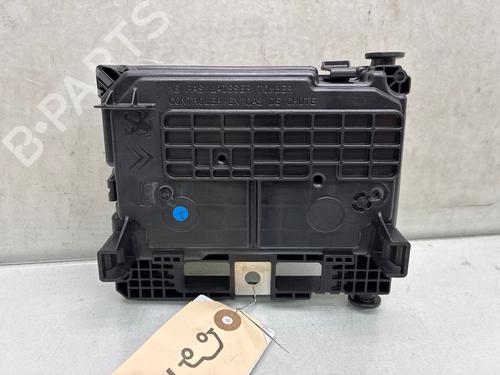 Used Fuse box Fuse box 36761609 36761609