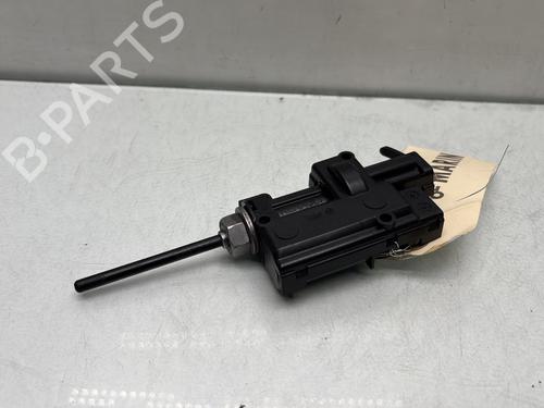 Fuel door actuator RENAULT MEGANE IV Hatchback (B9A/M/N_) 1.2 TCe 130 (B9MR) | BP29456222E18 