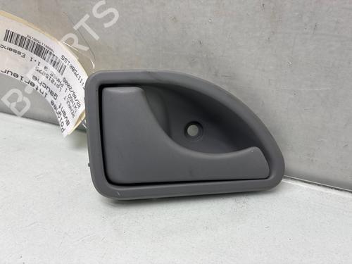 Venstre foran invendig håndtak Venstre foran invendig håndtak RENAULT TWINGO I (C06_) 1.2 16V (C060) (60 hp) 34242842 34242842