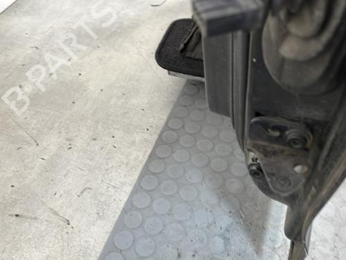 Used Left front door Left front door 32854184 32854184