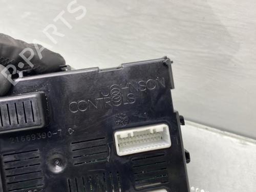 Used Fuse box Fuse box RENAULT CLIO III (BR0/1, CR0/1) 1.5 dCi (BR17, CR17) (86 hp) 19948823 19948823